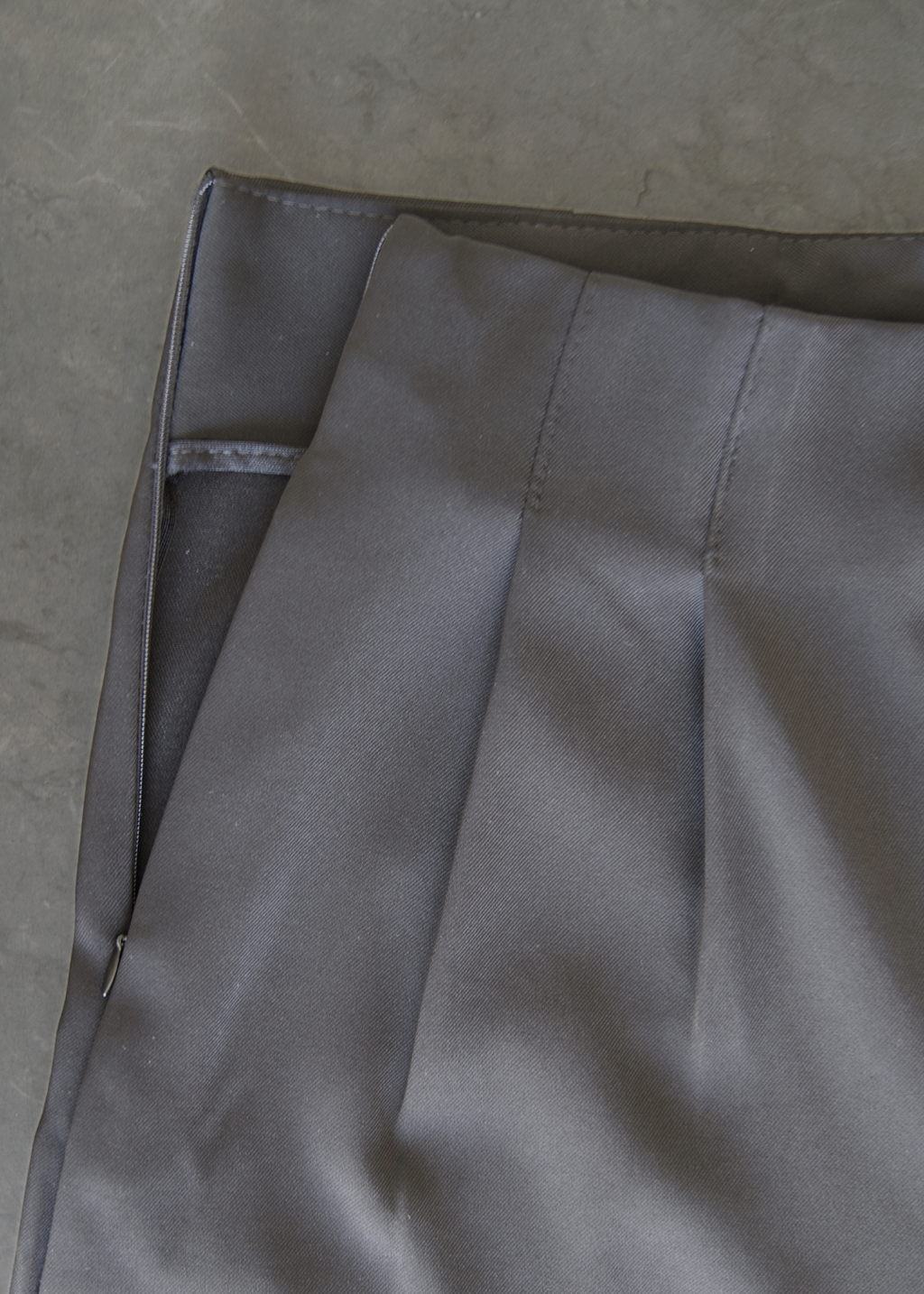 JULIA PLEATED STRAIGHT LEGS PETITE TROUSERS